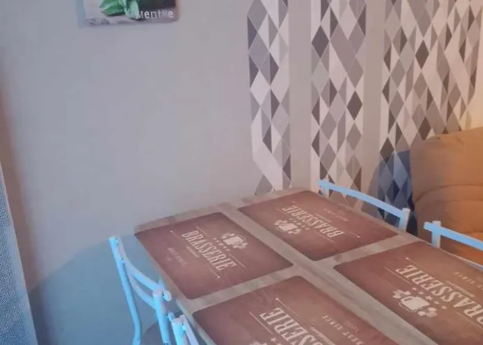 F 2 Vue Sur Montagne 科特雷